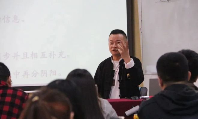 
预测官运事业现代奇门预测“官”的概念不只是在朝为官